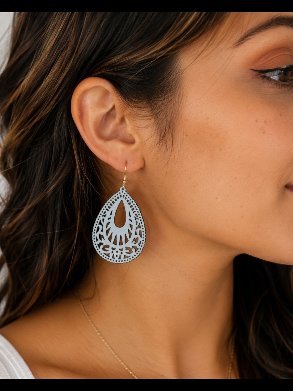 3 undles for $25 White Wooden Filigree Teardrop Earrings New